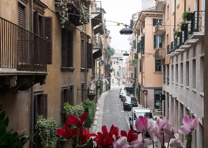 Velluto Blu & By Reasy&busy Apartament Werona